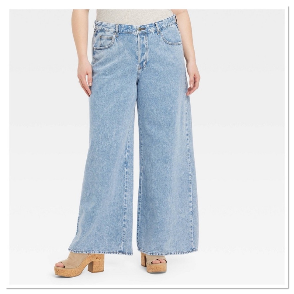 Women’s Mid-Rise Super Wide Leg Jeans Universal Thread Light Blue